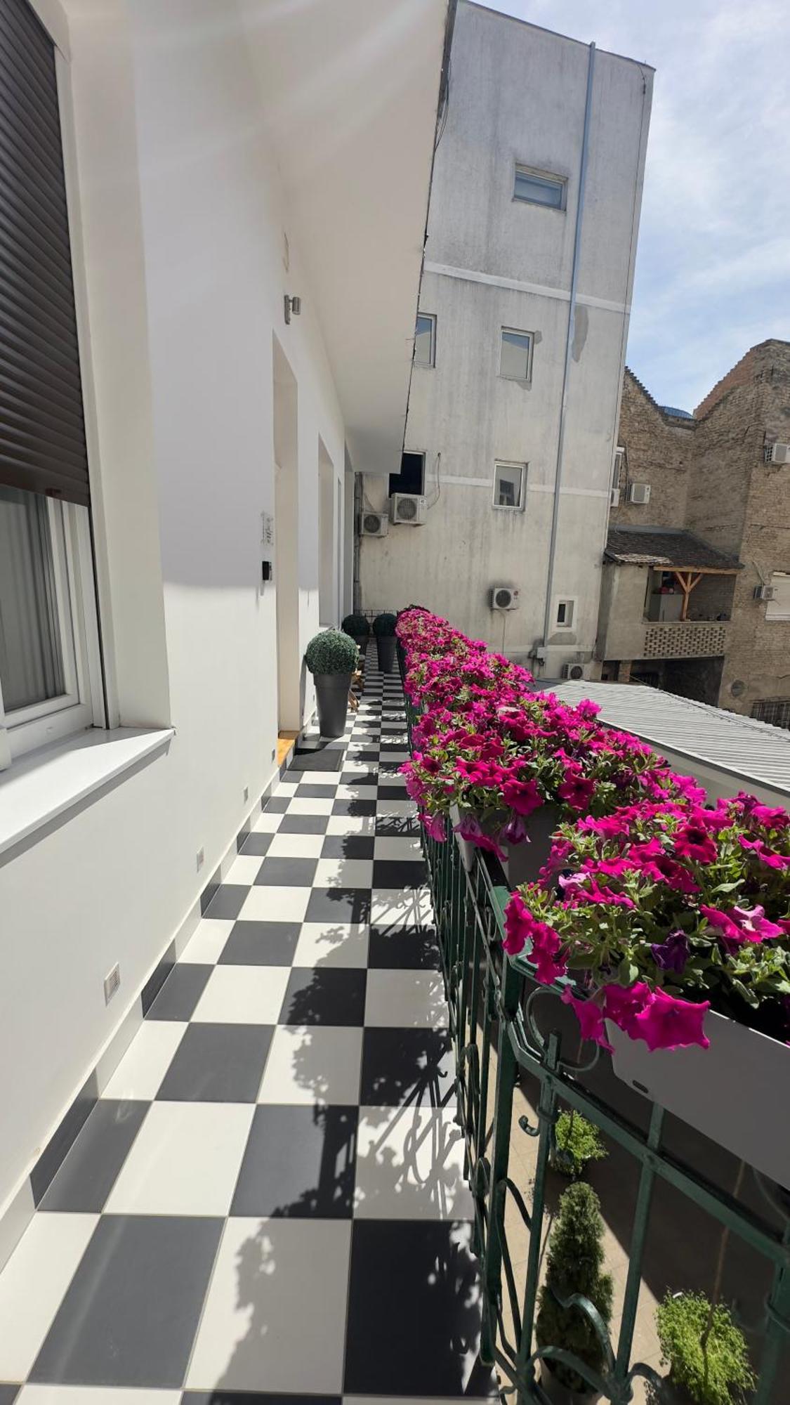 Theatre Square Apartments نوفي ساد المظهر الخارجي الصورة